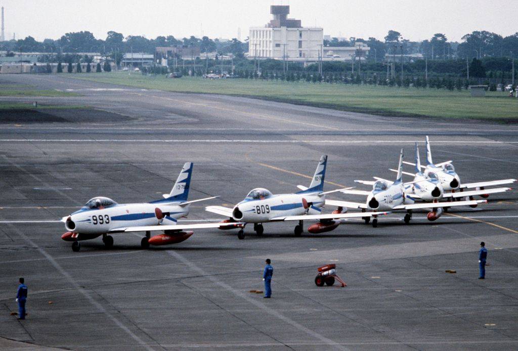 二战后美国设计的第一代喷气式战斗机:f-86佩刀_sabre