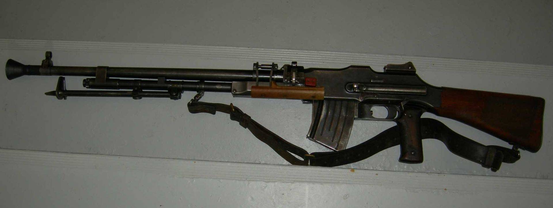 原创虽名为自动步枪但在使用时却作为轻机枪使用的勃朗宁自动步枪