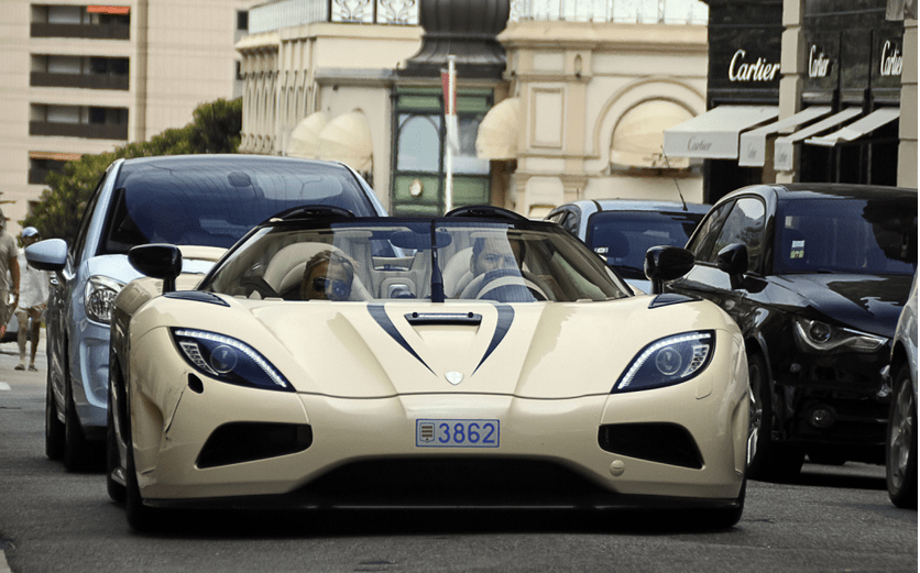 画面中这辆帅气的跑车就是柯尼塞格koenigseggagera(参数|图片)r,米色