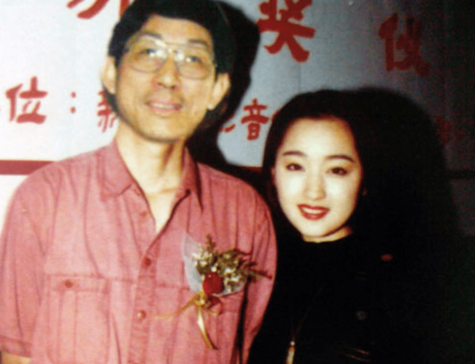 原创巅峰时爱上违法富豪,对方出狱娶妻她仍单身,杨钰莹如何打烂好牌?