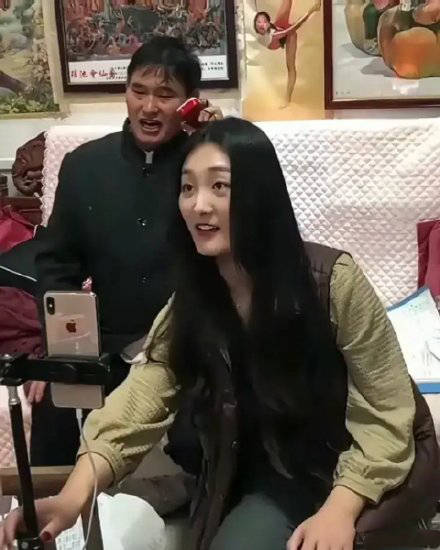 大衣哥儿媳陈亚男发文向大衣哥一家道歉网友是卖不动货了吗