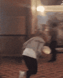 原创搞笑gif段子前仰后翻这就是下雪天的乐趣