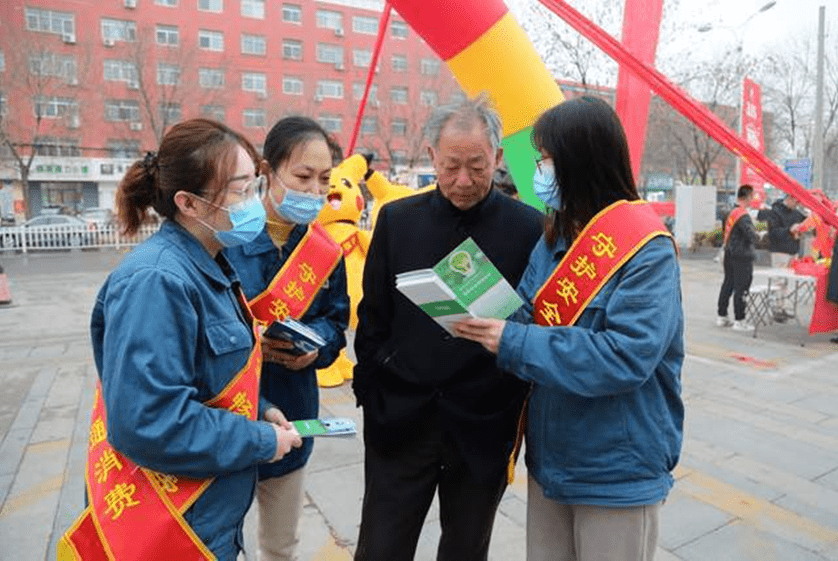 宣传活动,因类制宜推广电费金融产品,主动引导大客户应用新型缴费方式