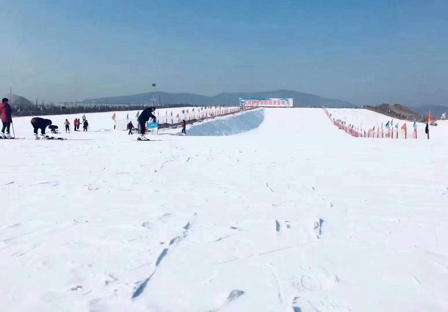 与冬天的浪漫之旅九润滑雪场双人滑雪票仅1111元