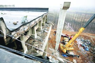 天津一铁路桥梁发生坍塌事故