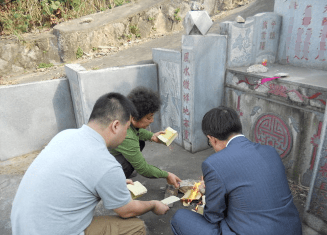 祭祀祖先,先修坟还是先烧纸?先后顺序不能乱,千万别犯