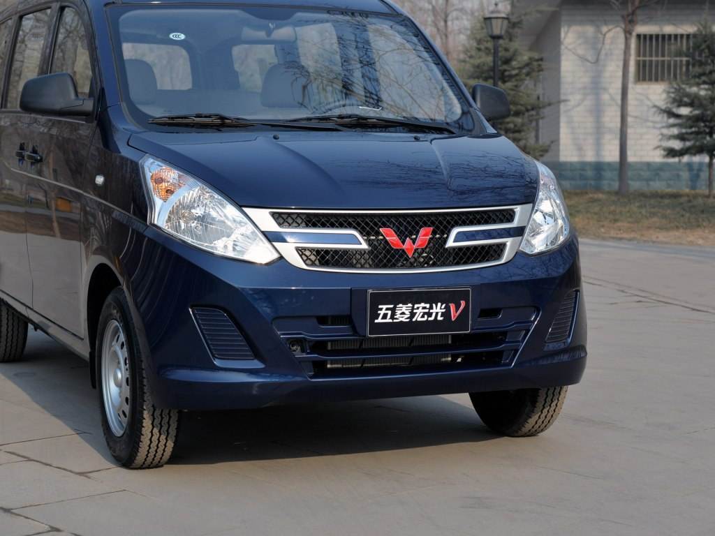 轮毂太小,但是五菱宏光的皮实耐造堪比越野车,它的出现解决了无数小