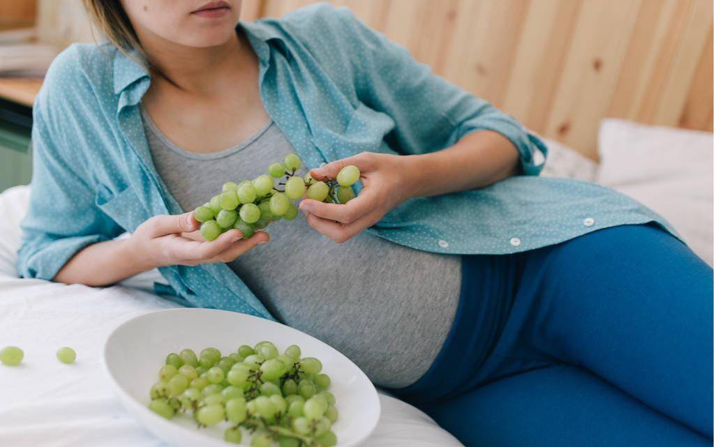 怀孕初期可以吃的12种水果一览表(孕期吃水果的禁忌)