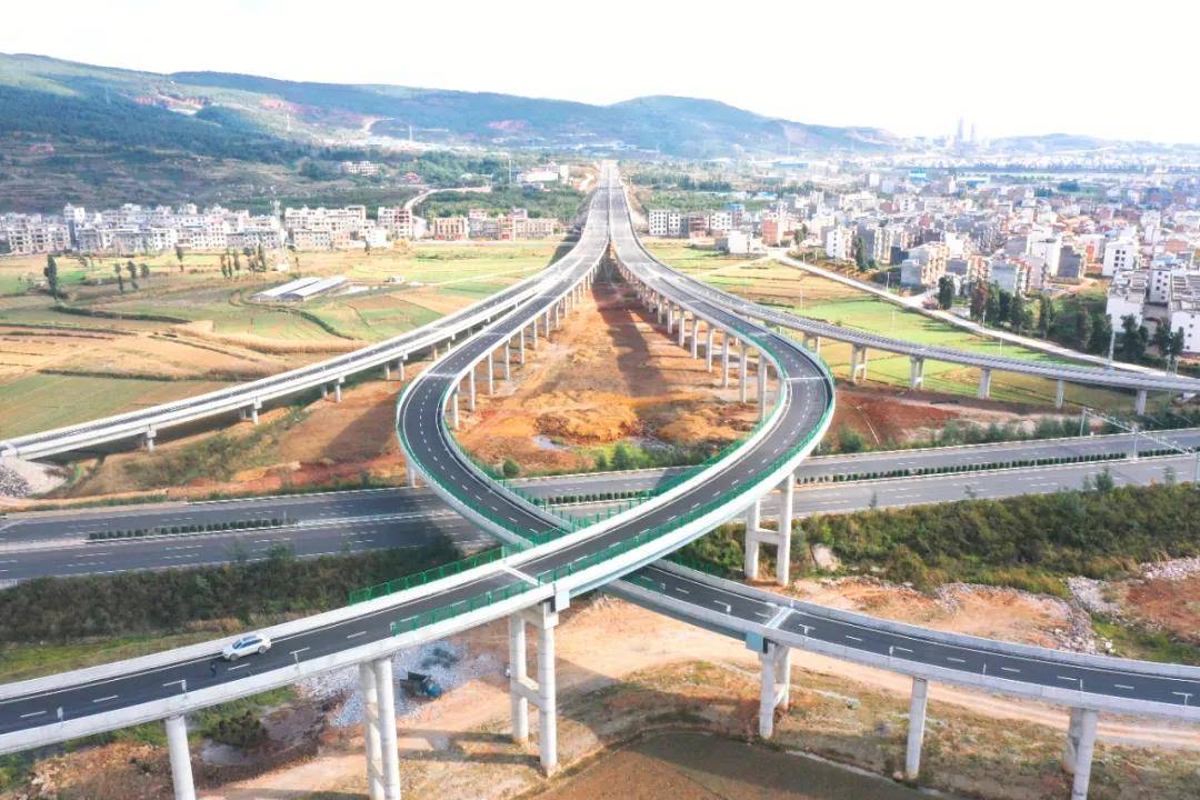 麒师高速公路正式通车运行