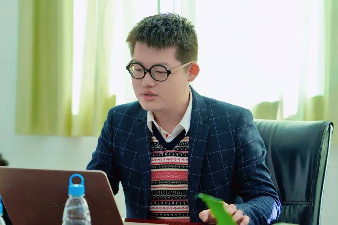 蒋鹏飞在会上发言