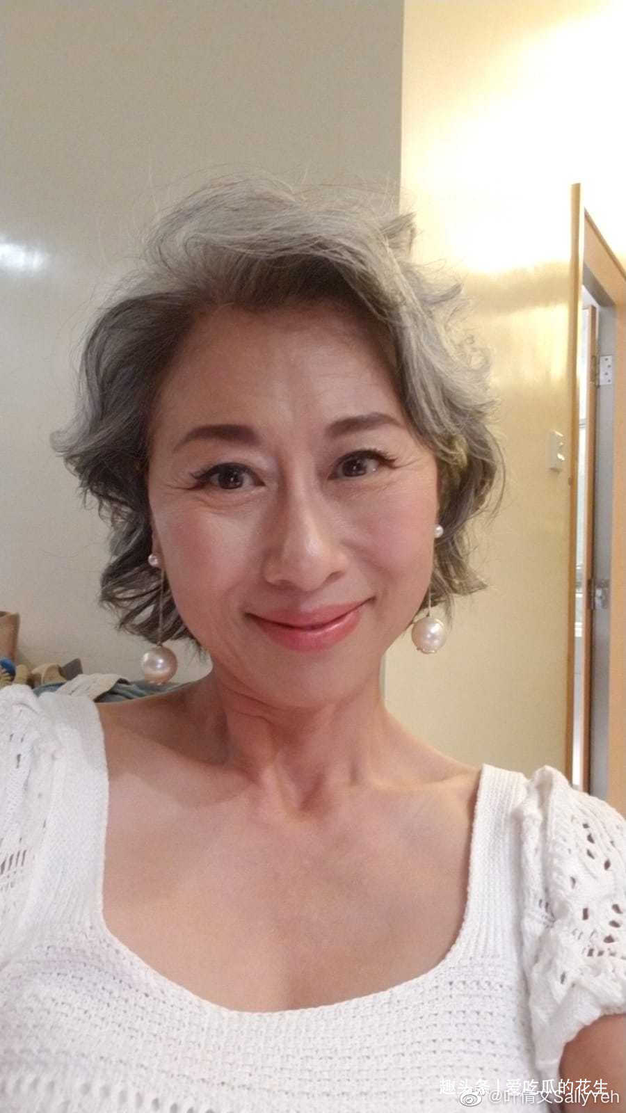 让我们一起欣赏叶倩文年轻的美丽.年轻的叶倩文是美丽的.