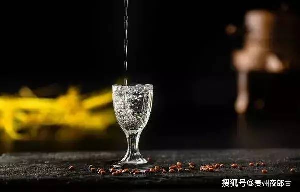 斟知酌见 白酒需要醒酒吗?