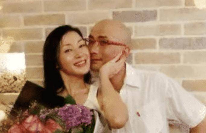 她是香港第一"腿精",曾拒绝甄子丹求婚,今与闪婚老公