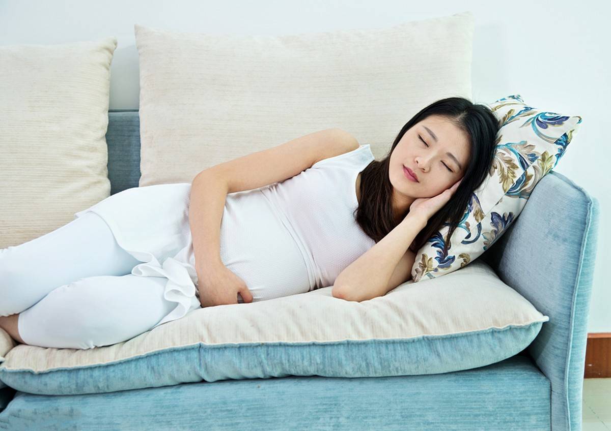 孕早、中、晚期该怎么睡？不同时期睡姿有变化,及时调整很重要