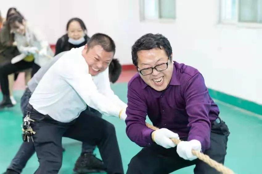 快易洁送餐员黄敬飞在2021南京家政服务周荣获南京市杰出家政人