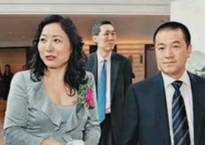 原创离婚后前妻为他赚数百亿买14亿豪宅娶空姐蔡奎凭什么