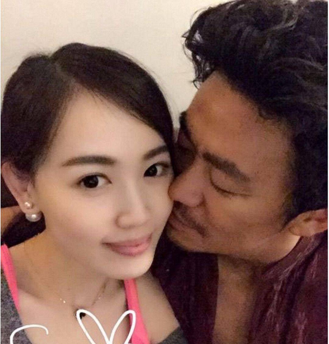 尤其是这一家子参加《爸爸去哪儿》的时候,王宝强因为工作受伤躺床上