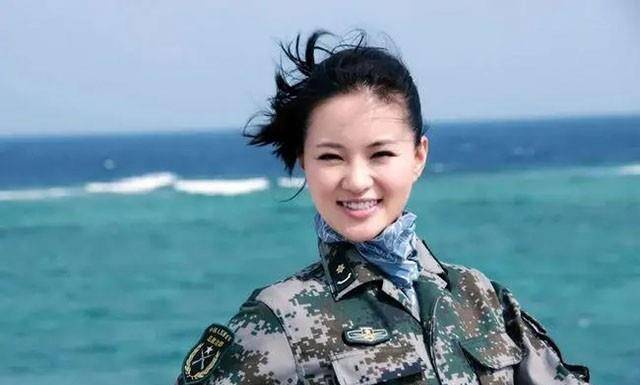 中国博士级歌唱家雷佳:出道17年登12次春晚,42岁穿