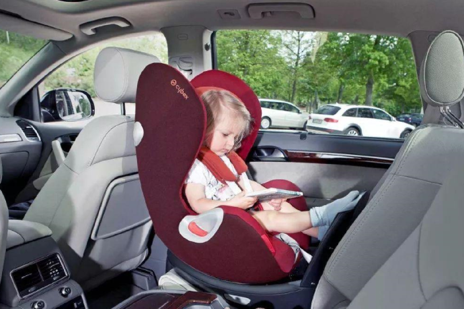 你抱娃坐车的姿势错了！儿童安全座椅的作用,远比你想象的要大
