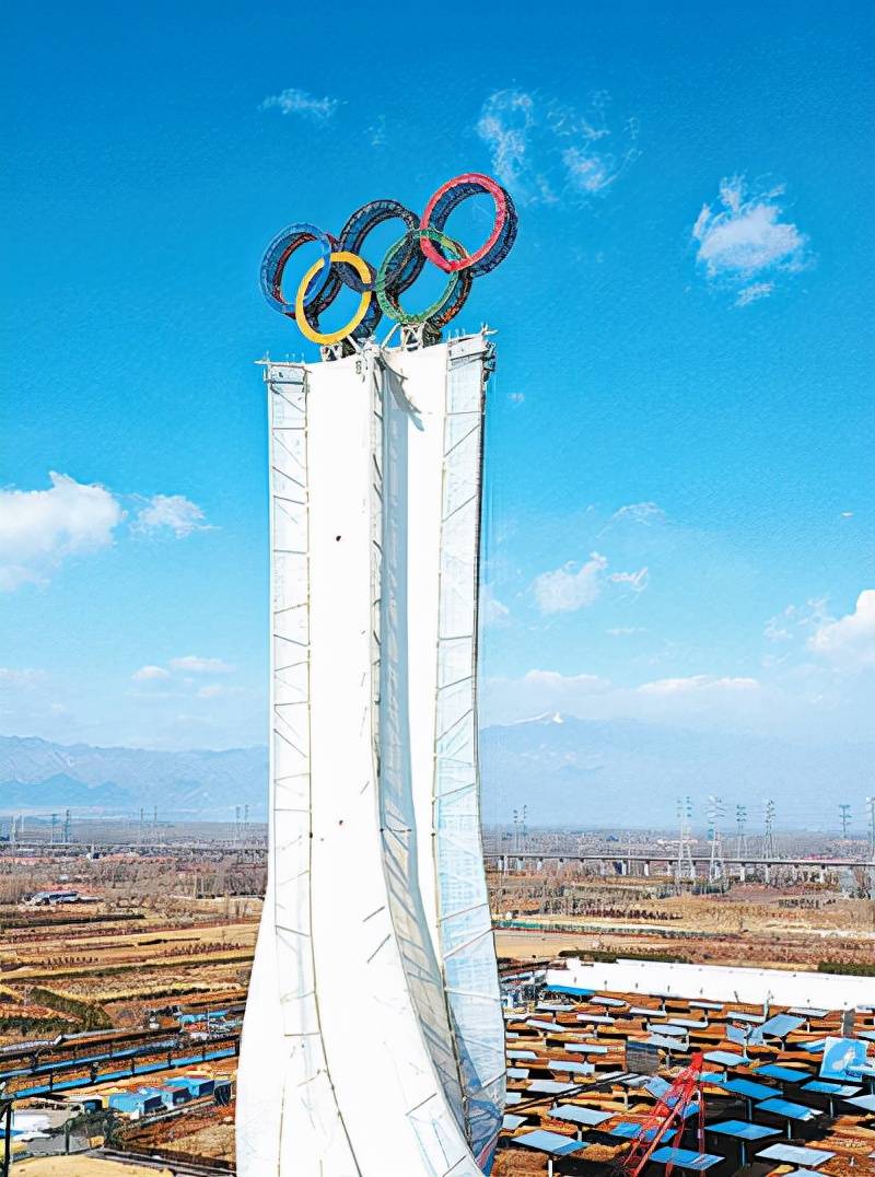 巨型奥运五环景观塔在延庆竣工亮相_冬奥会_北京_标志性