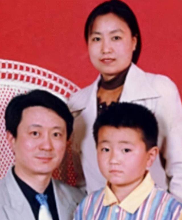 他是任长霞的丈夫,免费为民众打官司,去世与妻子合葬,年纪45_卫春晓