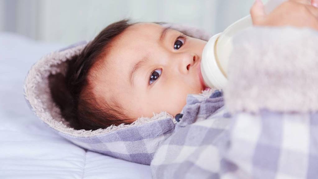 宝宝转奶不容易,换奶粉时宝妈需要注意什么？不然会影响宝宝发育