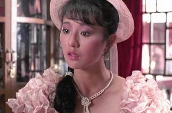 任婷婷的饰演者是李赛凤,也是当时娱乐圈颜值和演技双双在线的武打