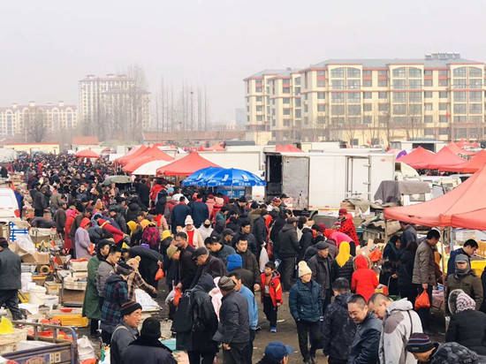 300多年历史的泊里大集,最具青岛特色的美食海鲜烩饼_加工_集市_摊主