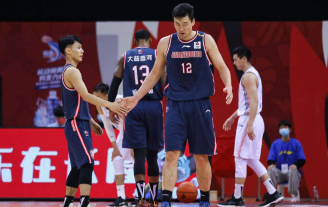 苏伟被禁赛2场,第二阶段报销,广东宏远如何应对_比赛_韩德君_犯规