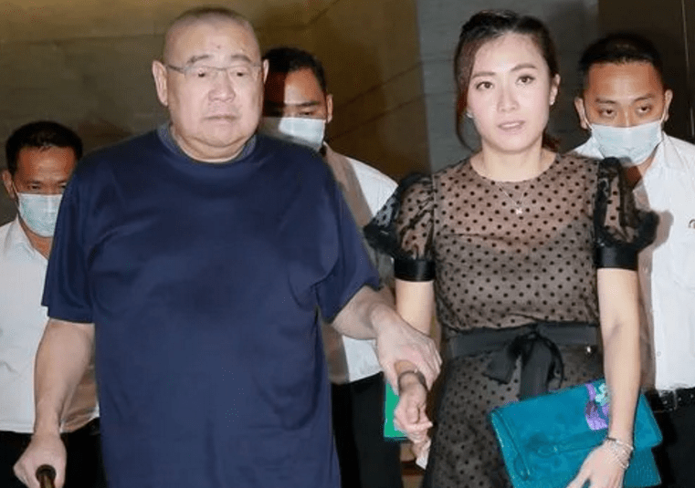 香港疫情这么严重,很多富豪都行动起来,却迟迟看不到香港富豪刘銮雄的