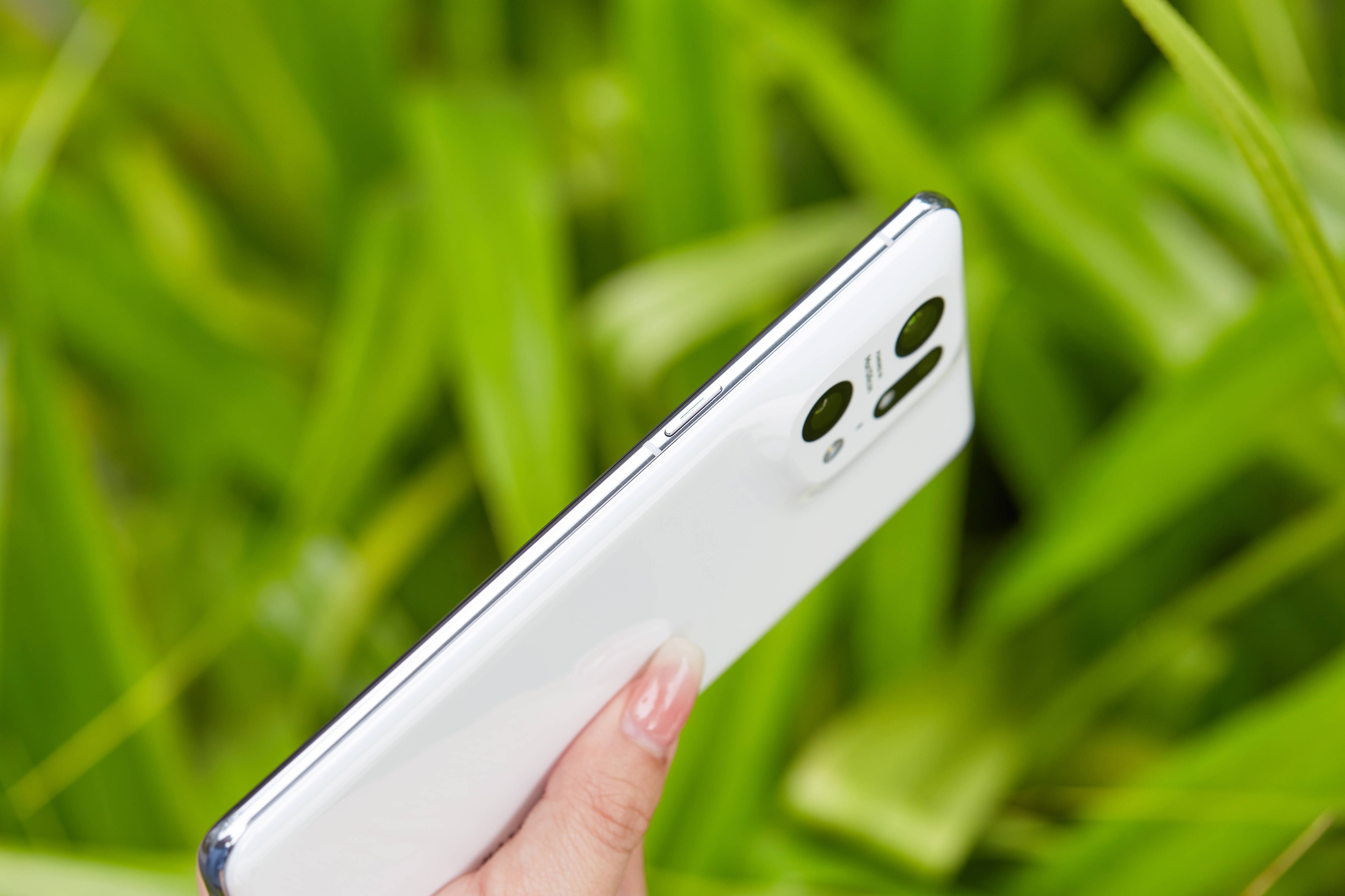 隐藏摄像头壁纸pro,隐藏摄像头壁纸 相比较于去年的oppo find x3 pro,摄像头的金属框凸
