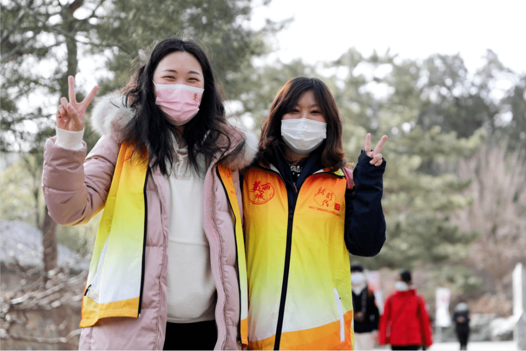 在姜晓颖同志的带领下登山活动正式开始.