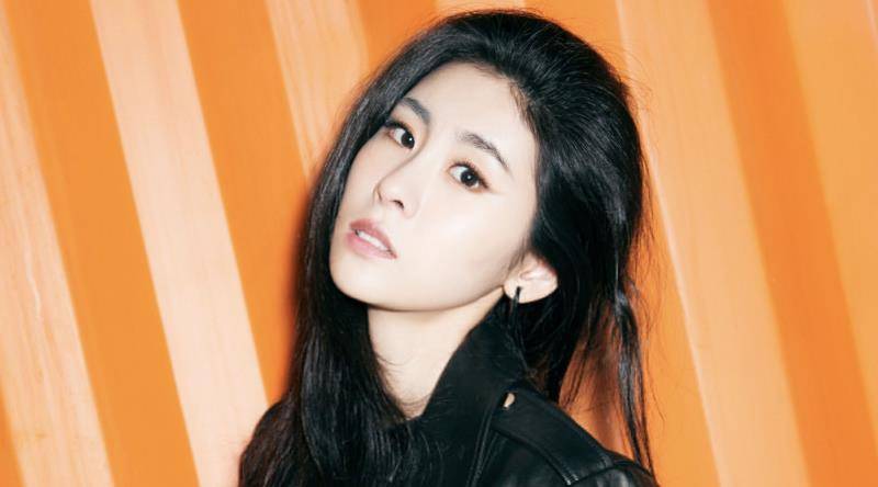 原创张碧晨隐婚生子风波未过吴莫愁背后再来一刀往事恩怨被重提