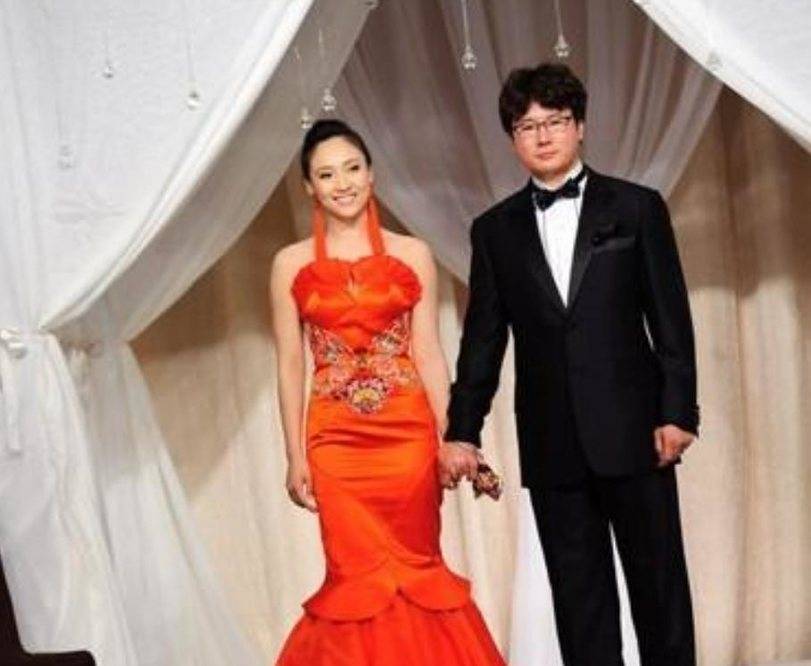 周成海对母亲的话并不在意,图钱也好,图势也罢,只要能娶白静回家一切