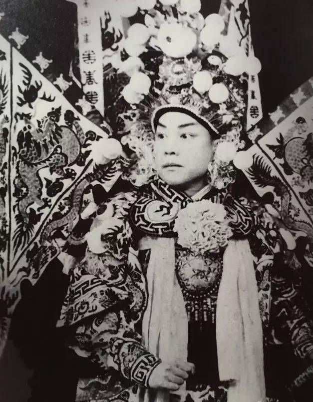 谈《红鬃烈马》:薛平贵,王宝钏扮相都不合理_武家坡_二黄_三关