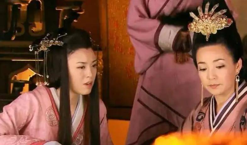 之后令惠帝更为抑郁的事情还没有完,吕雉强令惠帝立其妹妹鲁元公主的