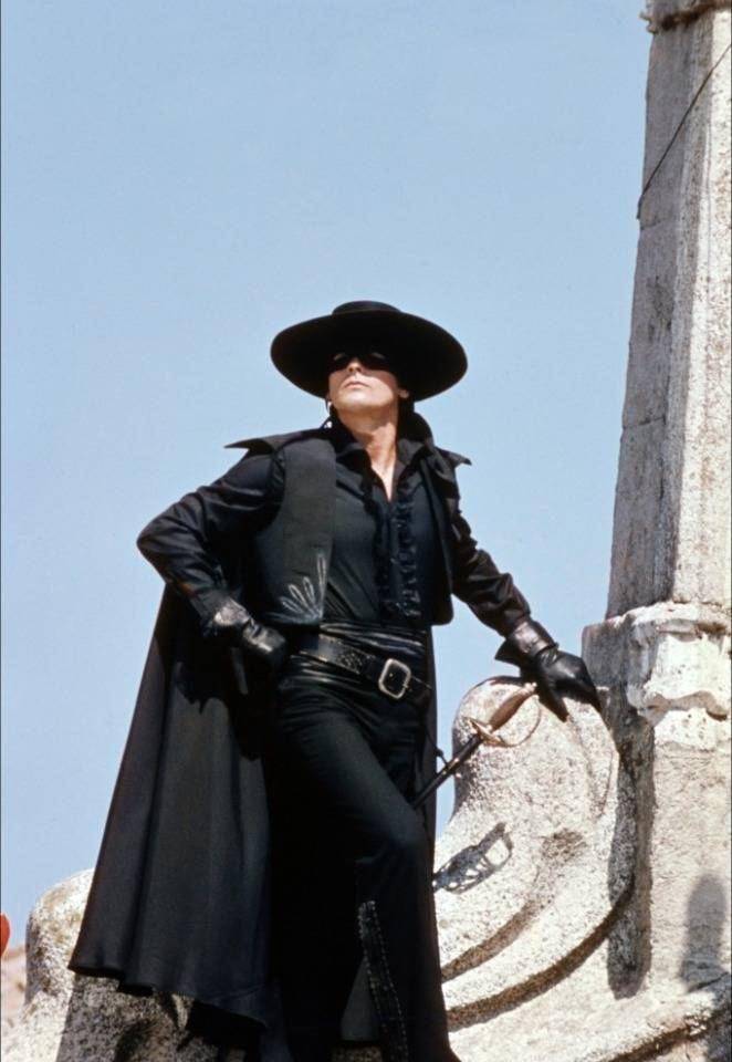 zorro1998年版本《佐罗的面具》海报2005年版本《佐罗传奇》海报2005