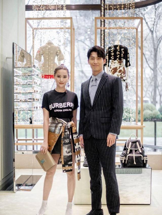 何猷启告诉记者,太太再次怀孕他很开心,二胎是计划之内的,小女儿正好