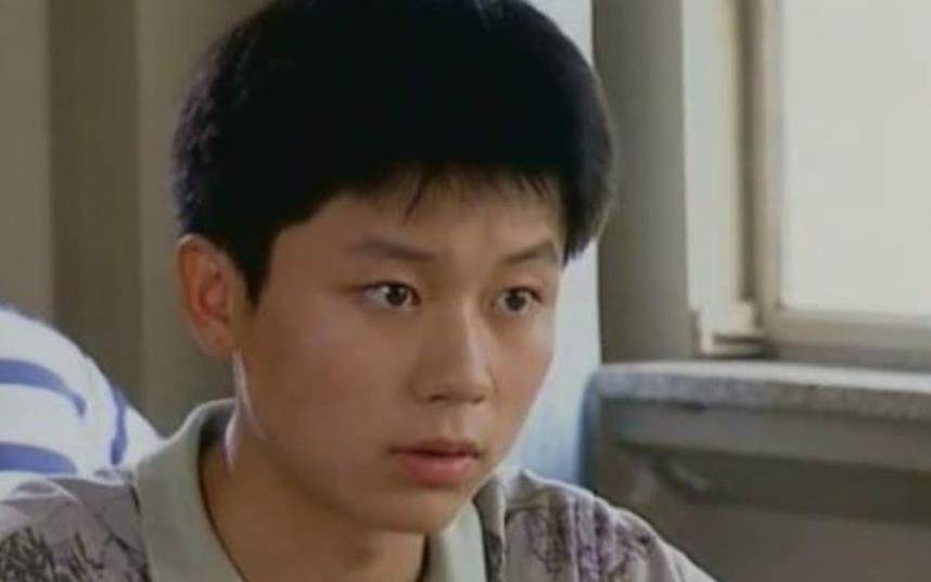 其实,相比于一般艺人,李晨出道算早的了,11岁就出演了第一部电视剧