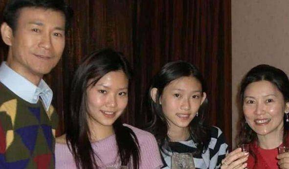 盘点郑少秋四个女儿,官晶华的女儿最漂亮,欣宜最励志_郑咏恩_郑安