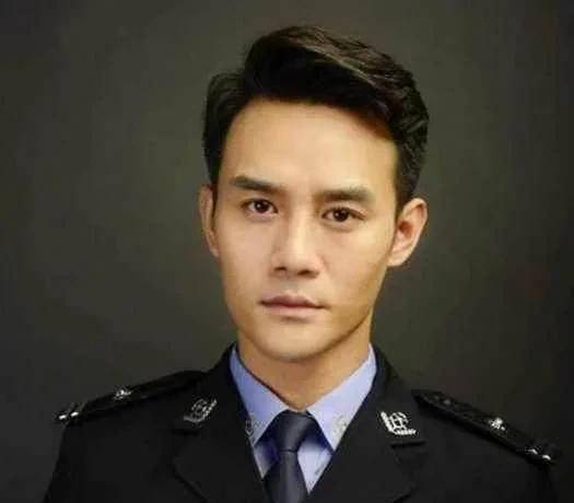 明星穿警服照张家辉最飒吴彦祖帅气杨幂颜值担当最后的最经典