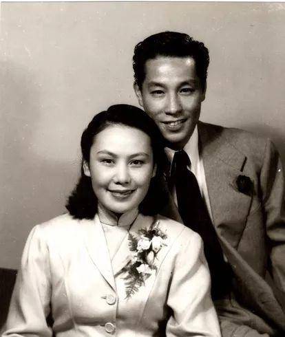 结婚照1950年,蒋君超与白杨在中苏友协礼堂举行婚礼,孙瑜,郑君里,赵丹