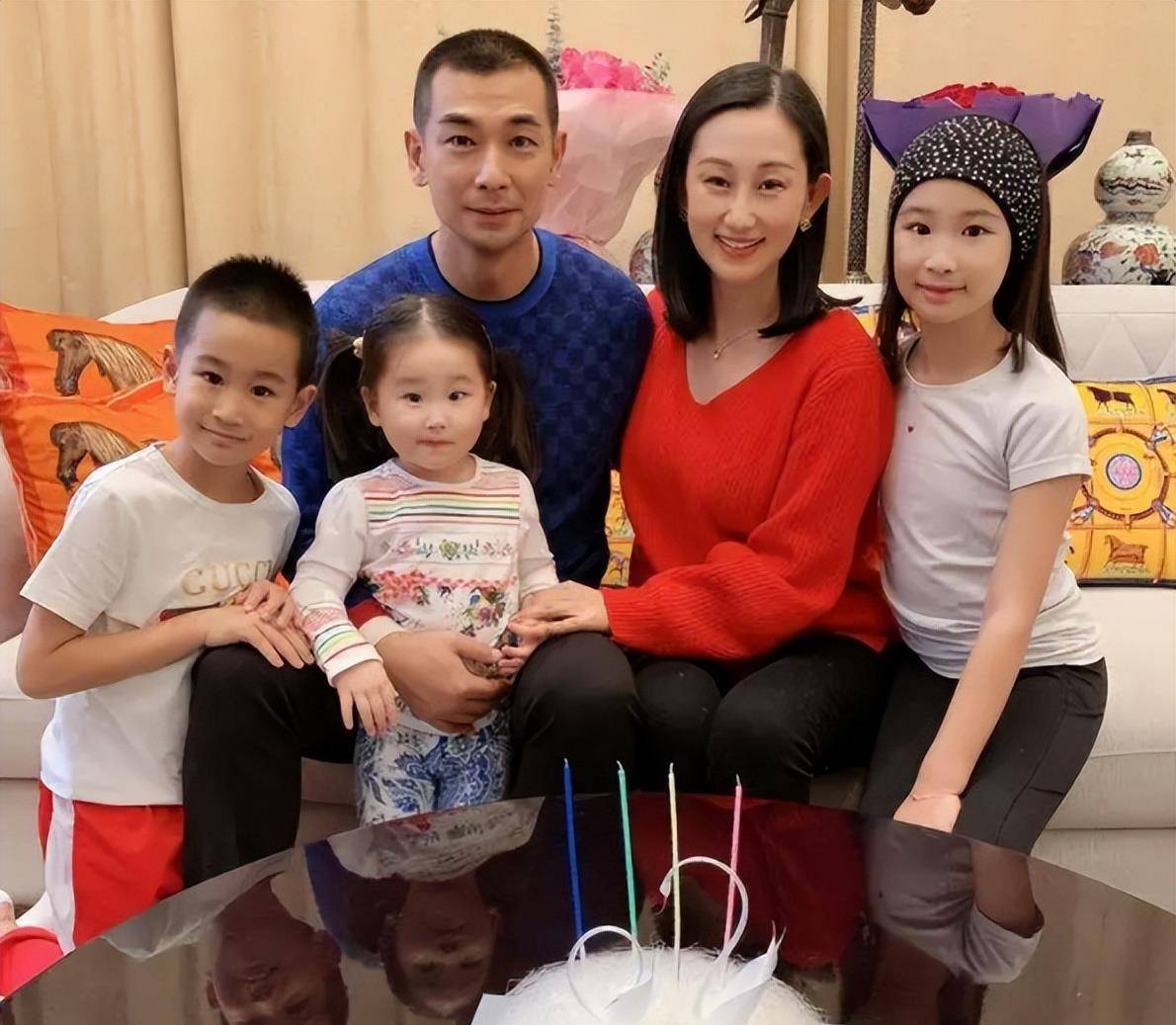 演员张丹露一生挚爱梅艳芳的赵文卓养育私生子为何最终娶了她