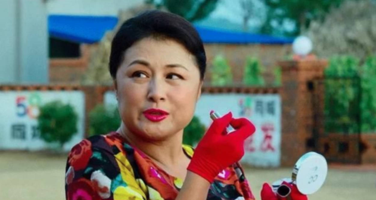 "谢大脚"走后才发现,丈夫微博只关注她,为她成为导演!