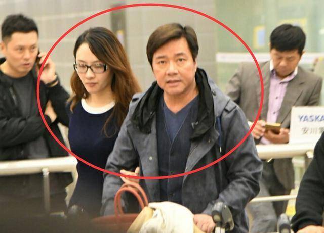 刘芊妤和唐季礼不过唐季礼似乎懒理外界声音,与嫩模