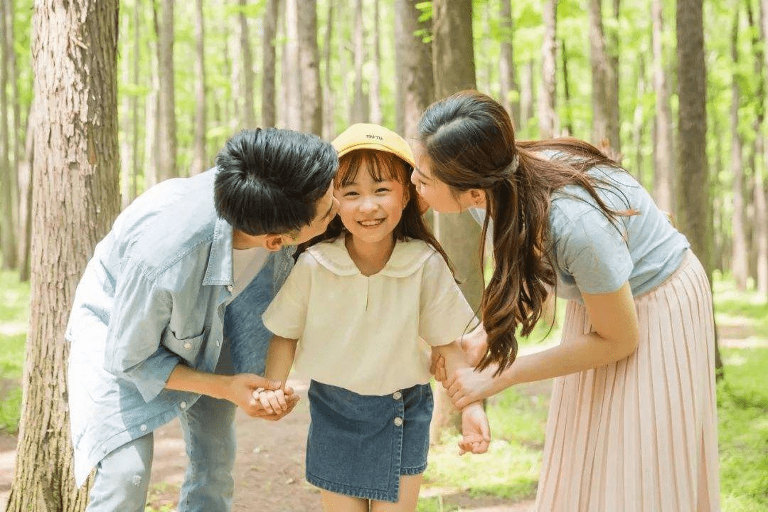 会关心人的孩子,远比你想象的优秀,培养孩子的同理心,赢得未来