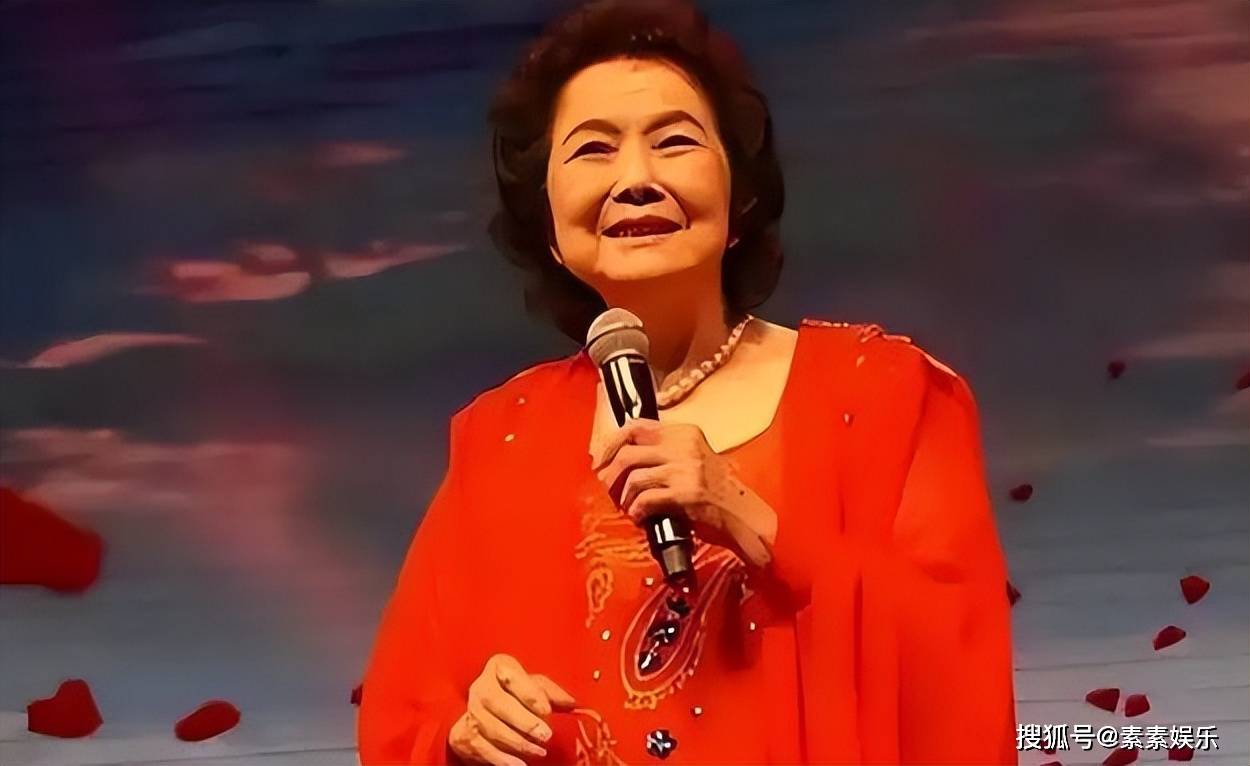 4月13日,歌唱家叶佩英的遗体告别仪式在上午举行,众多北京的老艺术家