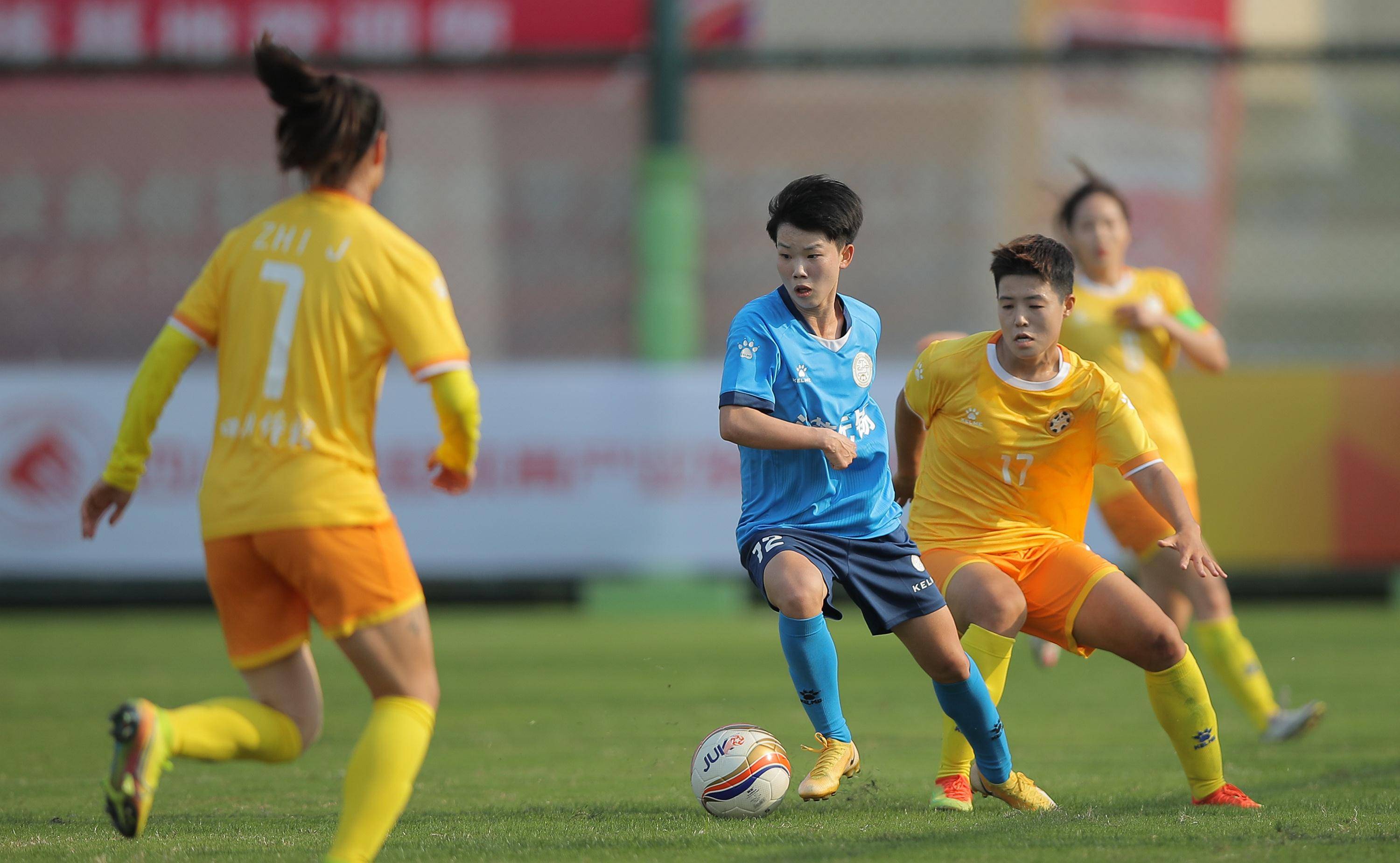 2022年女足亚洲杯半决赛,中国女足0-1落后日本女足时,就是吴澄舒的