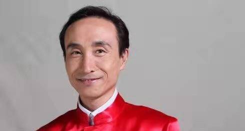 精彩的演绎,2011年,在《六块六毛六那点事》里,他饰演"变色龙"陈万良