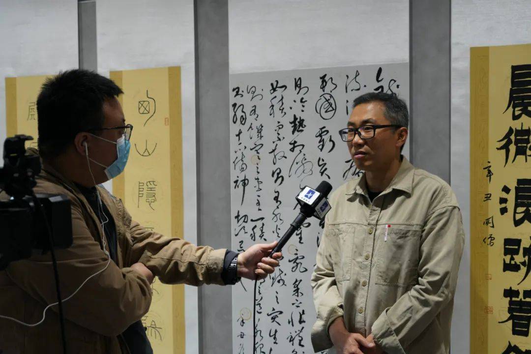 参展书法家 李朋儒先生接受采访参展书法家 康宝辉先生接受采访参展